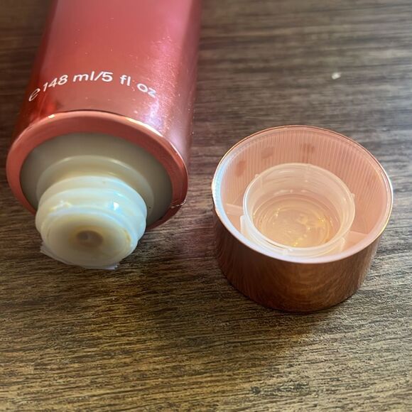 Victoria's Secret Perfect Tan Gradual Self Tan Lotion - Pink - Picture 3 of 3